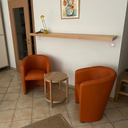 Apartment Lee 13 Schroeder M Gm 69819